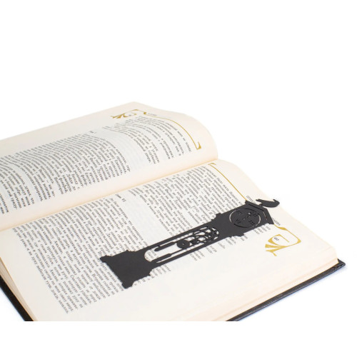 Закладка для книг «Старинные часы с вороном»