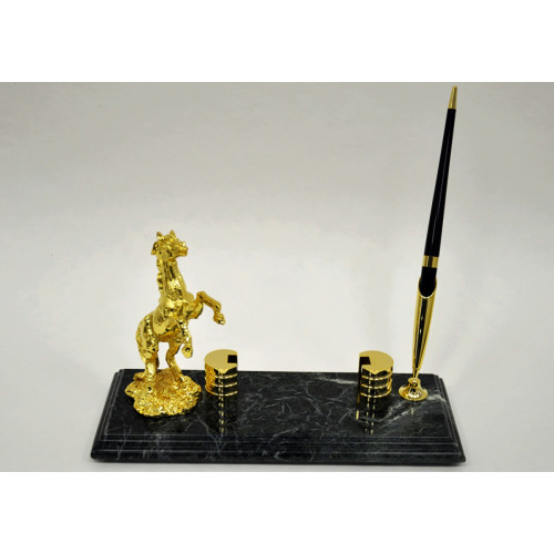 Настольный набор для руководителя Penstand, мраморный (Фигура золотого коня, подставка для визитной карточки и ручка) 8149