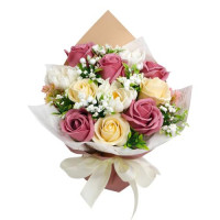 Букет из реалистичных 8 роз и 3 хризантем, Брызги Шампанского